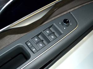 201855TFSI quattro ӢͶŰ {܇ƅ^(q)	