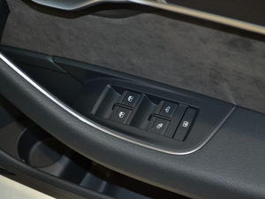 201855TFSI quattro ӢͶŰ п؅^(q)