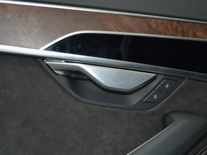 201855TFSI quattro ͶŰ g