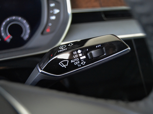 201855TFSI quattro ͶŰ п؅^