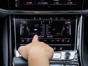 2018款55TFSI quattro 尊贵型 中控区