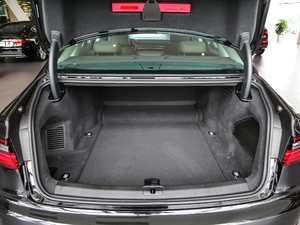 2018款55TFSI quattro 豪华型 行李厢空间
