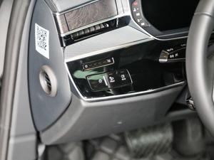 2018款55TFSI quattro 豪华型 中控区