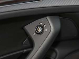 2018quattro п؅^(q)