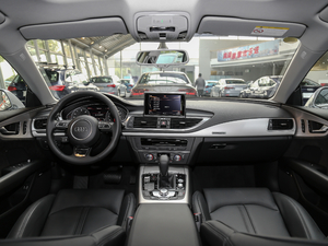 2018款40 TFSI quattro 技术型 内饰全景