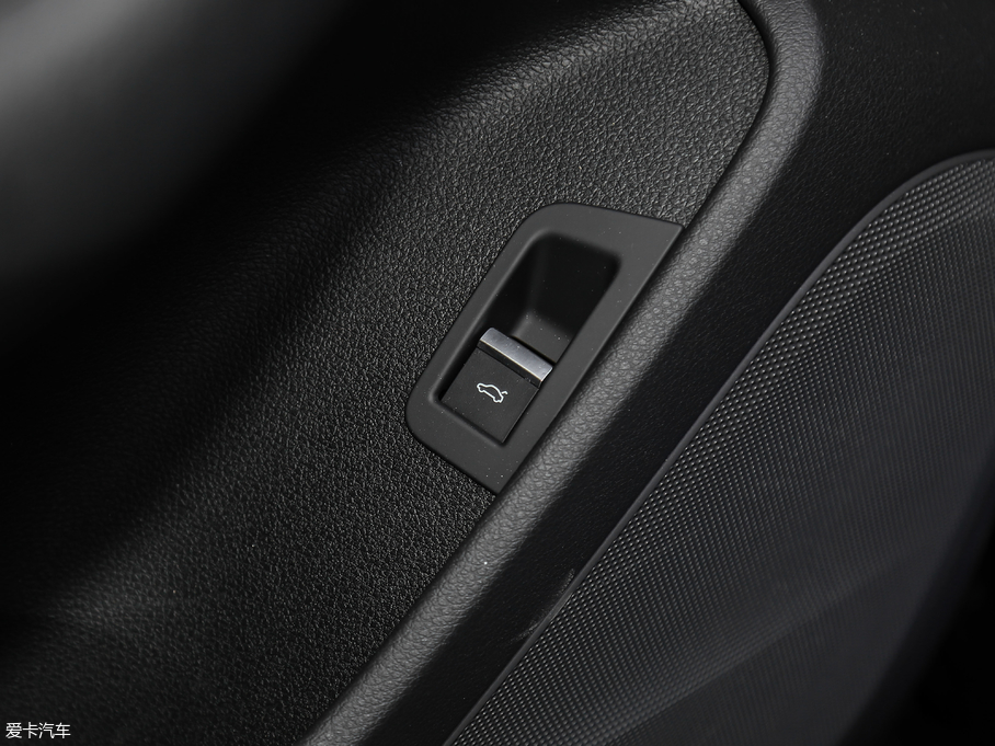 2018?yun)WQ7 40TFSI m