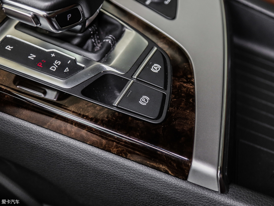 2018��?yu��n)W��Q7 45TFSI S line�\(y��n)��(d��ng)��