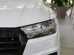 2018款40TFSI S line运动型 大灯