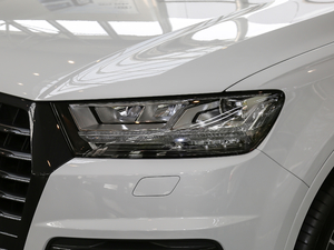 201840TFSI S line\ ^