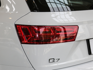 201840TFSI S line\ ^