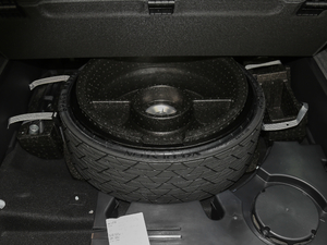 2018款40TFSI S line运动型 备胎