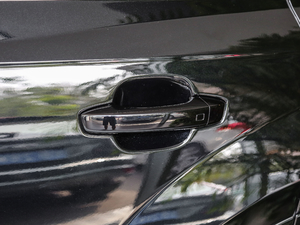 201845TFSI S line\ ^