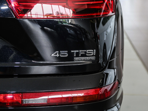 201845TFSI S line\ ^