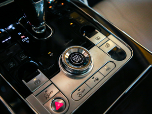 2020款6.0T W12 标准版 中控区