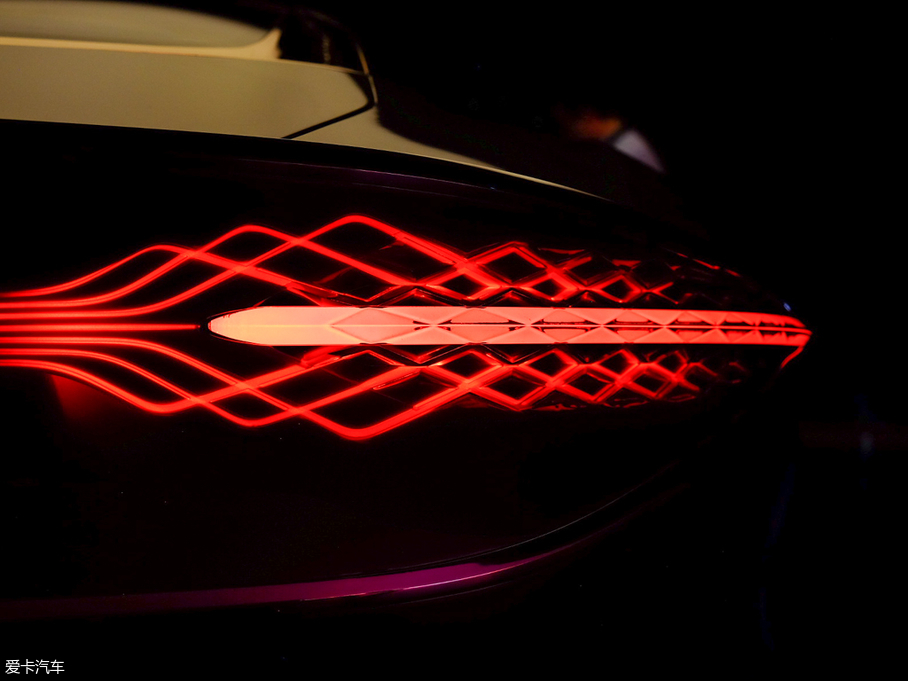 2019��EXP 100 GT ����܇