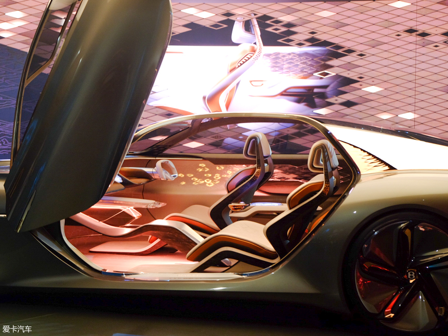 2019��EXP 100 GT ����܇