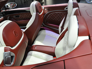 2020GT Mulliner Convertible g