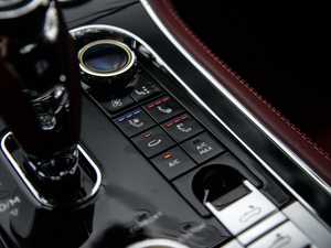 20204.0T GT V8  п؅^