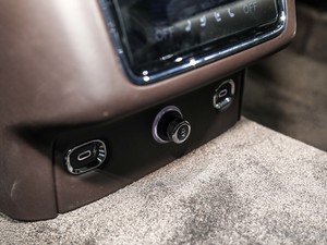 20214.0T V8 First Edition  g