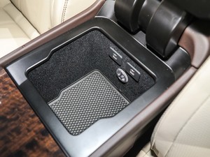 20214.0T V8 First Edition  g