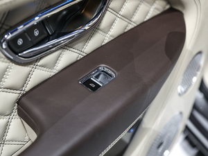 20214.0T V8 First Edition  g