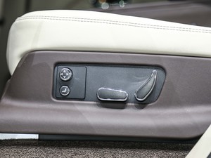 20214.0T V8 First Edition  g