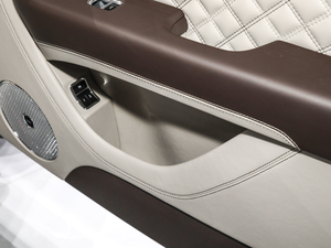 20214.0T V8 First Edition  g