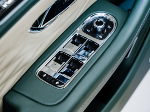 20224.0T V8 ˜ʰ п؅^