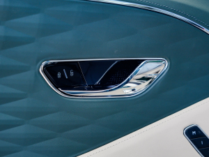 20224.0T V8 ˜ʰ п؅^