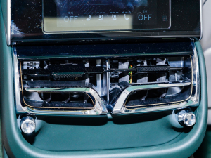 20224.0T V8 ˜ʰ п؅^