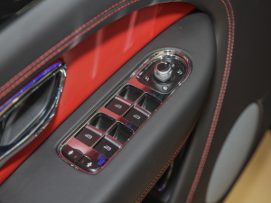 20224.0T V8 S {܇ƅ^	