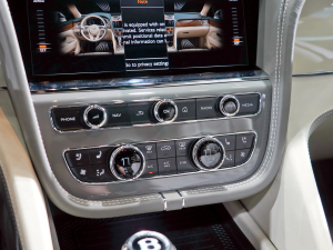 20234.0T V8 LS п؅^