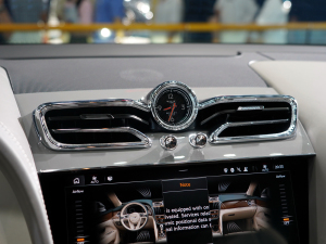 20234.0T V8 LS п؅^