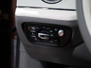 20234.0T V8 LS п؅^