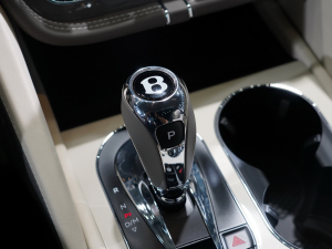 20234.0T V8 LS п؅^