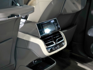 20234.0T V8 LS п؅^