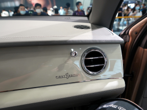 20234.0T V8 LS п؅^