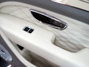 20234.0T V8 LS п؅^