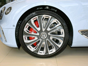 20224.0T GT V8 Mulliner ݆Ȧ