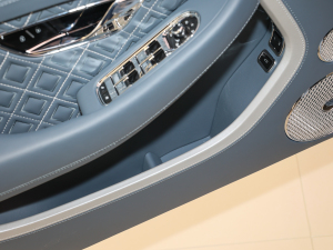 20224.0T GT V8 Mulliner ǰTg