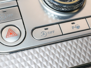 20224.0T GT V8 Mulliner п؅^