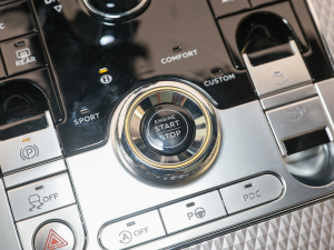 20224.0T GT V8 Mulliner п؅^