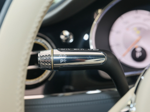 20224.0T GT V8 Mulliner п؅^