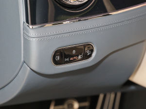 20224.0T GT V8 Mulliner п؅^