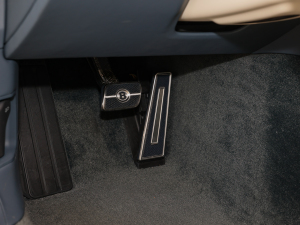 20224.0T GT V8 Mulliner п؅^