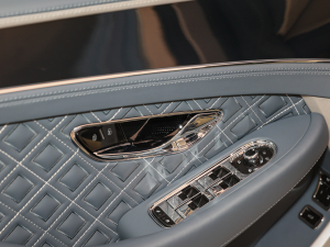 20224.0T GT V8 Mulliner п؅^