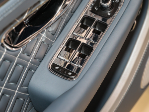 20224.0T GT V8 Mulliner п؅^