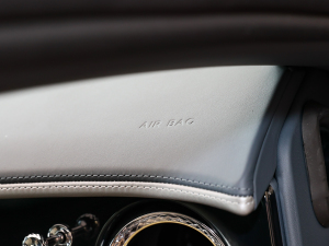 20224.0T GT V8 Mulliner п؅^