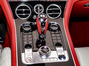 20224.0T GT V8  п؅^(q)