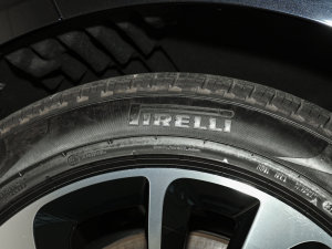 20234.0T V8 LS ݆̥Ʒ